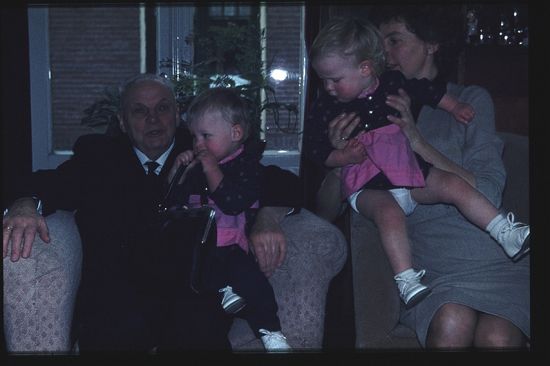 24.Driebergen jan 1965 Opa,Mama,Brigitte,Marion.JPG